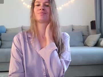 Milly_Browski Chaturbate stream image from October 20, 2025