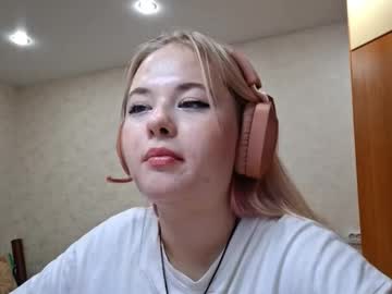 Jeanesochan Chaturbate stream image from October 20, 2025