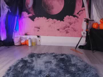 Mollyflwers Chaturbate stream image from October 20, 2025