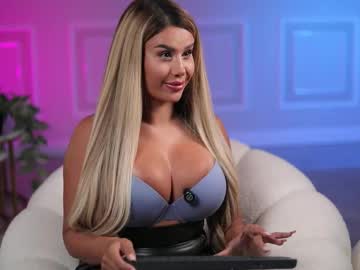 Evazane Chaturbate stream image from October 20, 2025