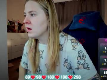 Oliviamunk Chaturbate stream image from October 21, 2025