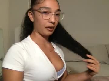 Rosalinatoosexy Chaturbate stream image from October 21, 2025