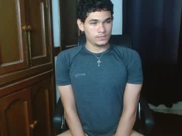 Zyrosxk Chaturbate stream image from October 21, 2025