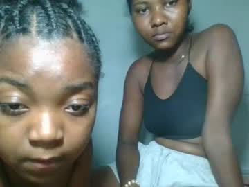 Christine985 Chaturbate stream image from October 21, 2025