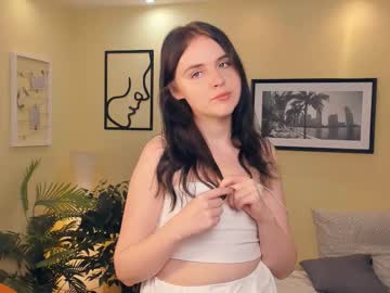 Loriabruss Chaturbate stream image from October 21, 2025