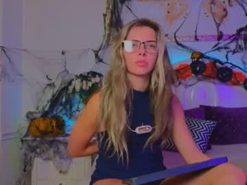 Lunarishi Chaturbate stream image from October 21, 2025