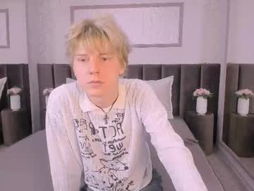 Kevinm1lky Chaturbate stream image from October 21, 2025