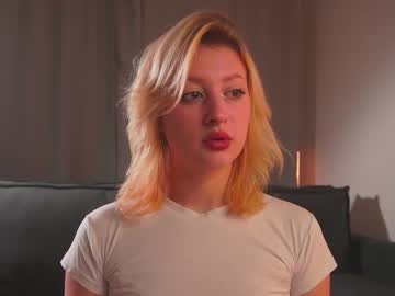 Rue_Novella Chaturbate stream image from October 21, 2025