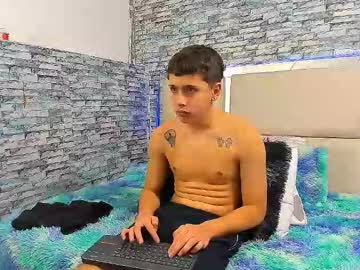Julian_Wolf18 Chaturbate stream image from October 21, 2025