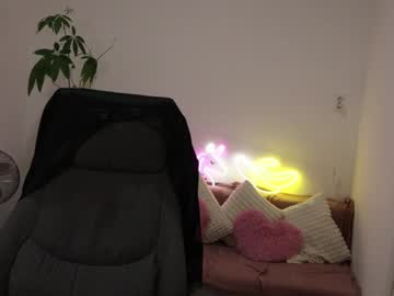 Littlestellaspark Chaturbate stream image from October 21, 2025