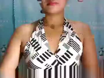 Jenndee Chaturbate stream image from October 21, 2025