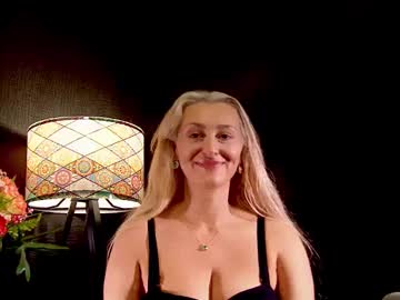Leticiareys Chaturbate stream image from October 21, 2025
