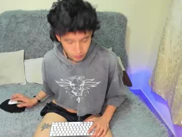 Zoren333 Chaturbate stream image from October 22, 2025