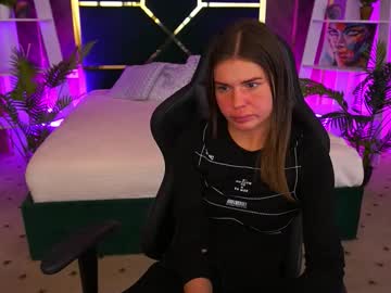 Heyemilly Chaturbate stream image from October 22, 2025