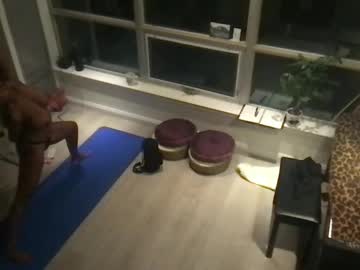 Tia_Fox Chaturbate stream image from October 22, 2025