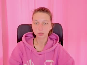 Cuteellii Chaturbate stream image from October 22, 2025