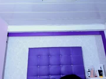 Leamoreau Chaturbate stream image from October 22, 2025