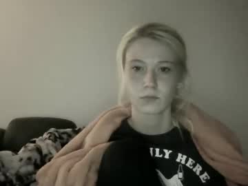 Emilywarren296 Chaturbate stream image from October 22, 2025