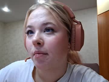 Jeanesochan Chaturbate stream image from October 22, 2025