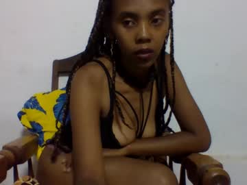 Mylah27 Chaturbate stream image from October 22, 2025