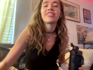 Yanyanpixie Chaturbate stream image from October 22, 2025