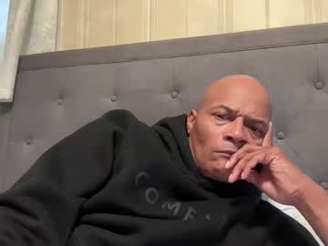 Loved19 Chaturbate stream image from October 22, 2025