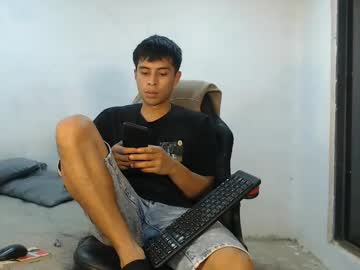 Danielitopapii Chaturbate stream image from October 23, 2025