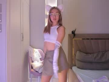 Heejeeen Chaturbate stream image from October 23, 2025