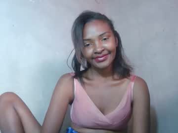 Mariah586 Chaturbate stream image from October 23, 2025