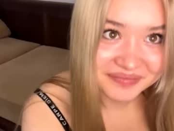 Elenoraoberfell Chaturbate stream image from October 23, 2025