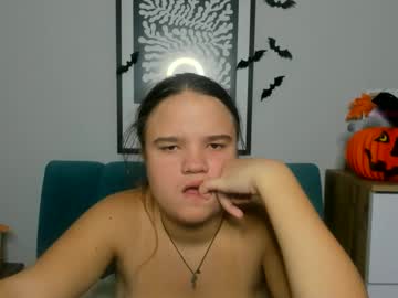 Adelecruzz Chaturbate stream image from October 23, 2025