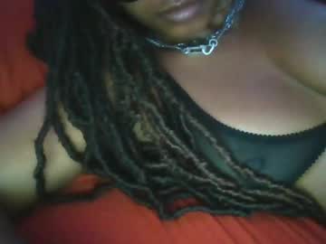 Videovixxxenn Chaturbate stream image from October 23, 2025