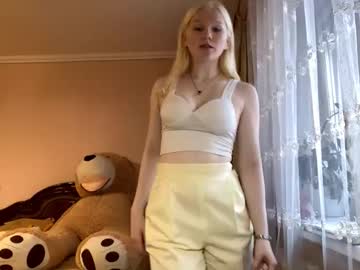 Lindabreines Chaturbate stream image from October 23, 2025