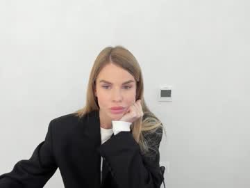 Linabey Chaturbate stream image from October 23, 2025