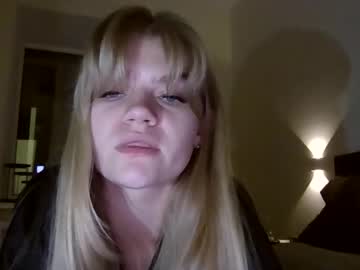 Auroraxroses Chaturbate stream image from October 23, 2025