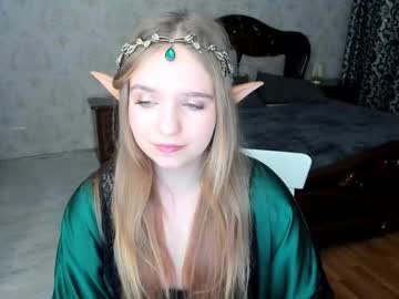 Lunacosplaya Chaturbate stream image from October 23, 2025