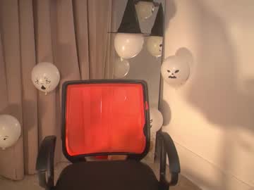 Rainevi Chaturbate stream image from October 23, 2025