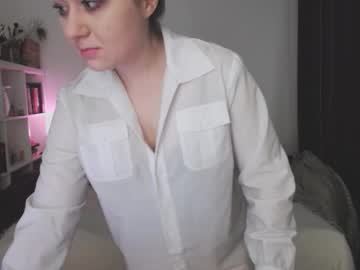 Eviecuster Chaturbate stream image from October 23, 2025