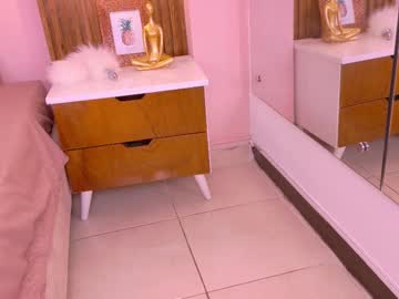 Foxyy_Roxy Chaturbate stream image from October 23, 2025