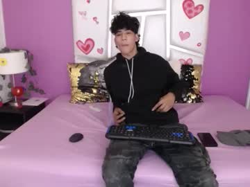 Bearsnowx Chaturbate stream image from October 24, 2025
