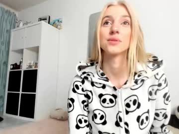 Kenziedawton Chaturbate stream image from October 24, 2025