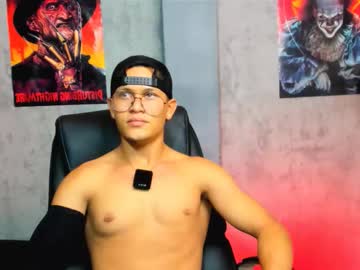 Liam_Knight Chaturbate stream image from October 24, 2025