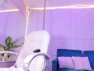Kittylyne Chaturbate stream image from October 24, 2025