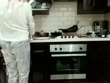 Heyheygrey Chaturbate stream image from October 24, 2025