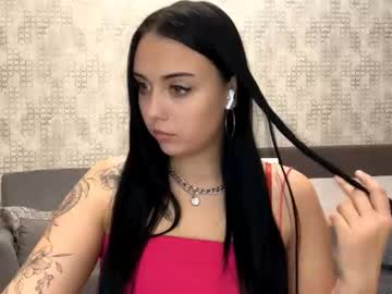 Genevielandherr Chaturbate stream image from October 24, 2025