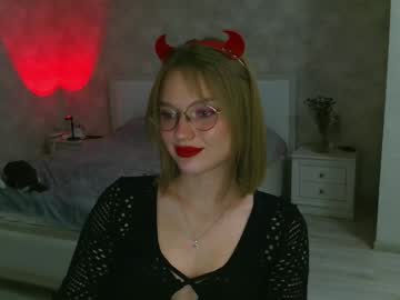 Missmariat Chaturbate stream image from October 24, 2025