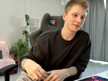 Artycropp Chaturbate stream image from October 25, 2025