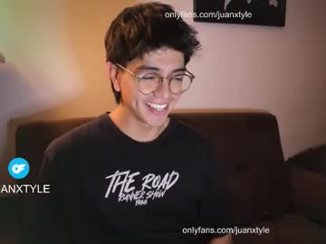 Juancamroom Chaturbate stream image from October 25, 2025