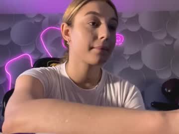 Kemberlypoteet Chaturbate stream image from October 25, 2025