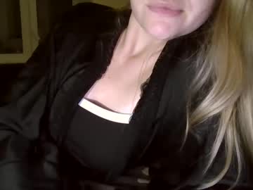 Auroraxroses Chaturbate stream image from October 25, 2025